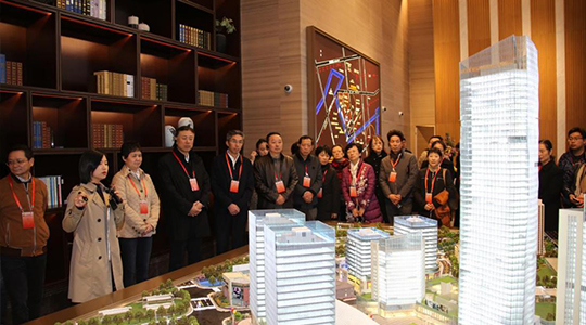 静安区组织人大代表视察静安国际中心