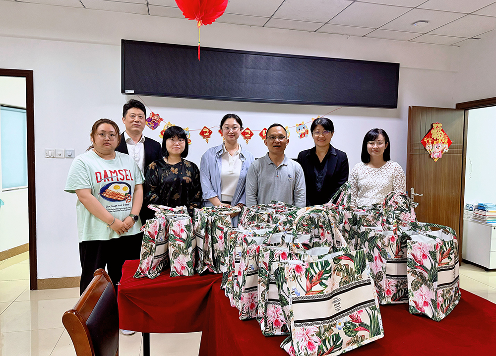 “暖心端午 让爱同行” 宝矿党委慰问社区老人